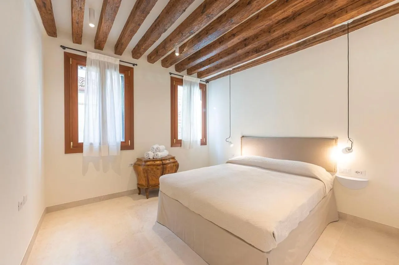 Contacts de Grifalcon D\'Oro - Venice City Center